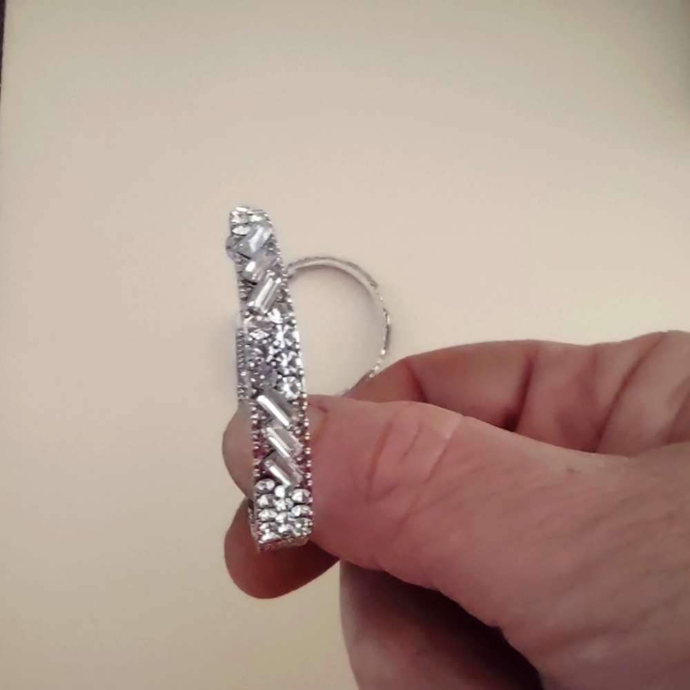 Elegant Silver Women's Bracelet